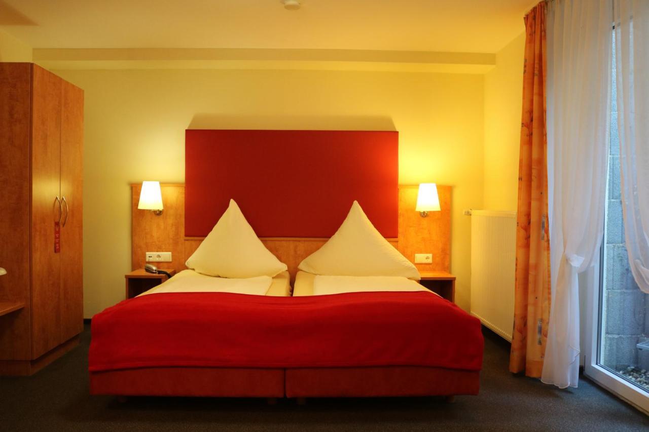 Hotel Haefner Bad Schönborn Zewnętrze zdjęcie